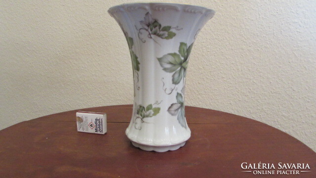 KPM porcelán váza 20 cm magas