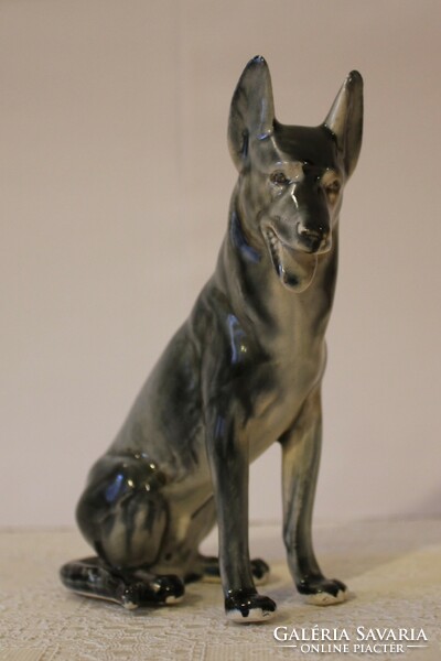 Porcelán szobor németjuhász kutya