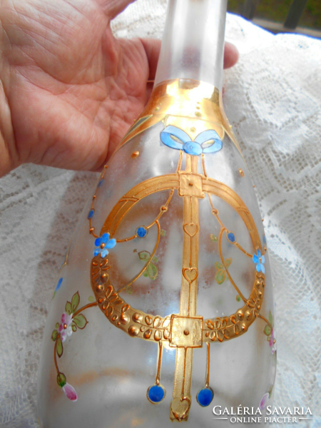 Szecesszíós sorszámozott   festett  szakított üveg karaffa