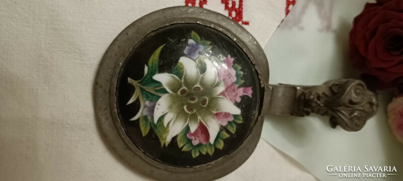 Jug cup tin lid with beautiful ceramic flower in decorative buckled condition