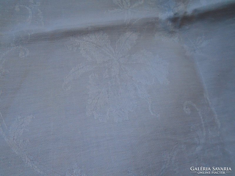 Iridescent, monogrammed damask napkin, tablecloth 79 x 67 cm.