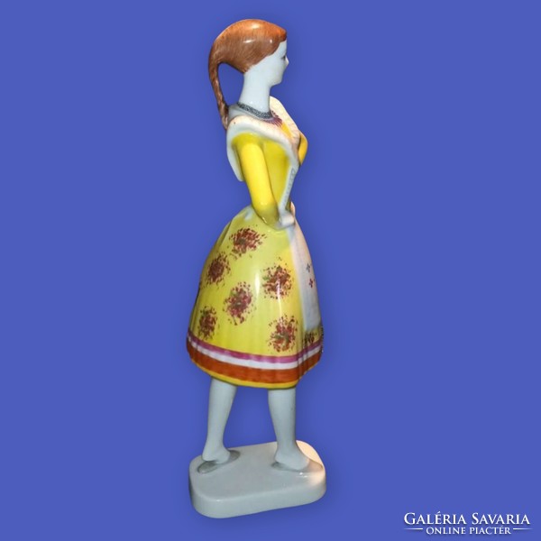 Hollóházi porcelán figura Bujáki táncos lány