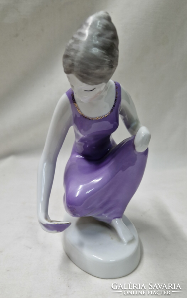 Hollóházi Vízmerítő lány porcelán figura hibátlan állapotban 17 cm