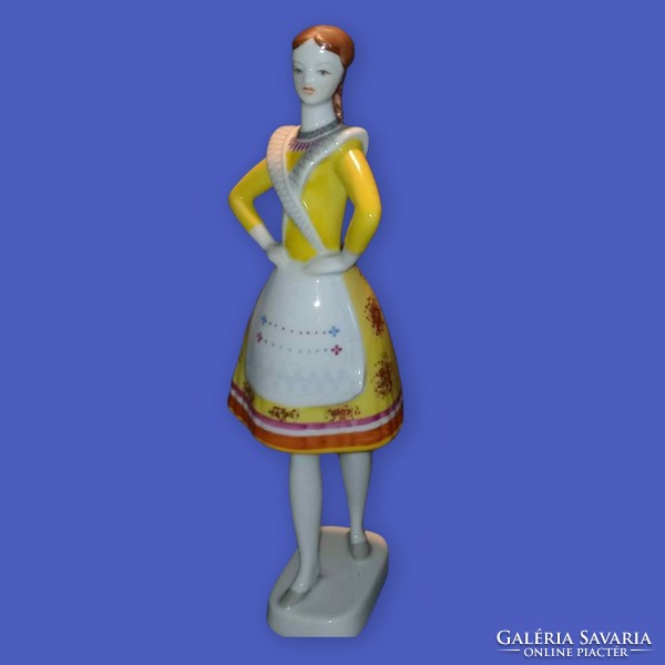 Hollóháza porcelain figurine Bujak dancer girl
