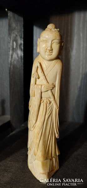 2 bone-carved Chinese figurines (oriental sage)