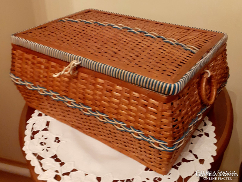 Large woven sewing box, 35 x 22 x 16 cm