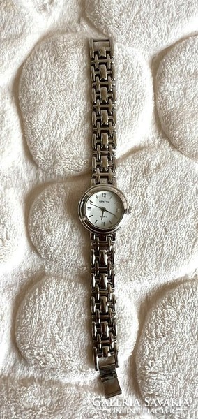 Geneva brand new metal strap classic women's jewelry watch