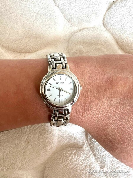 Geneva brand new metal strap classic women's jewelry watch