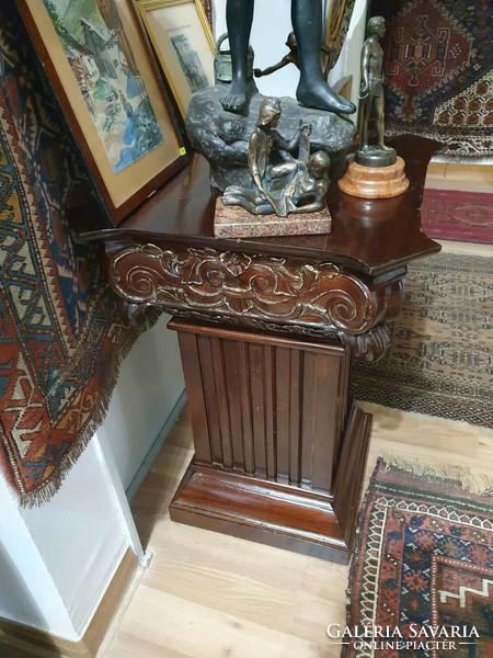 2 large postmens carved from solid wood. Very nice decorative pieces. They are 80cm high