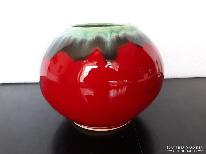 Retro applied art continuous glazed red ceramic spherical vase