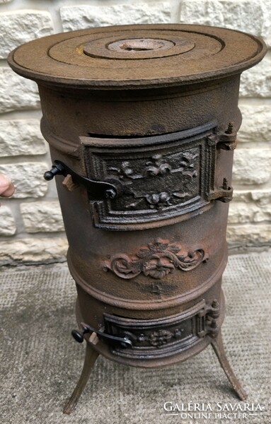 Antique rare small-sized iron stove, so-called Jancsi stove, with figural decoration. 4-Es