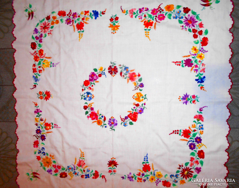 Large tablecloth with Kalocsa pattern - 108 cm x 108 cm