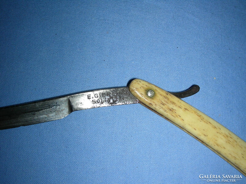 Antique marked razor