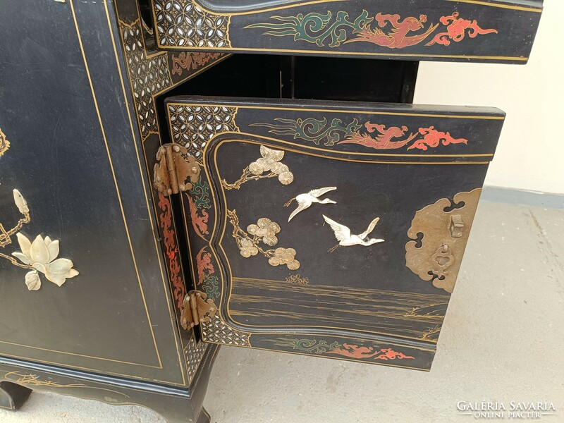 Antik kínai bútor növény madár páva zsírkő dombor gyöngyház berakásos fekete lakk szekrény 8676