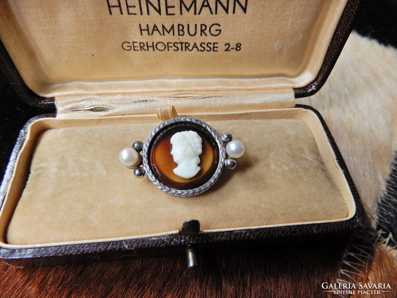 Régi német Perli ezüst bross kámea díszítéssel és igazgyöngyökkel﻿