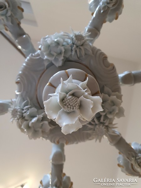 Capodimonte 6-branch porcelain chandelier with flower decoration and gold painting. (Video!)