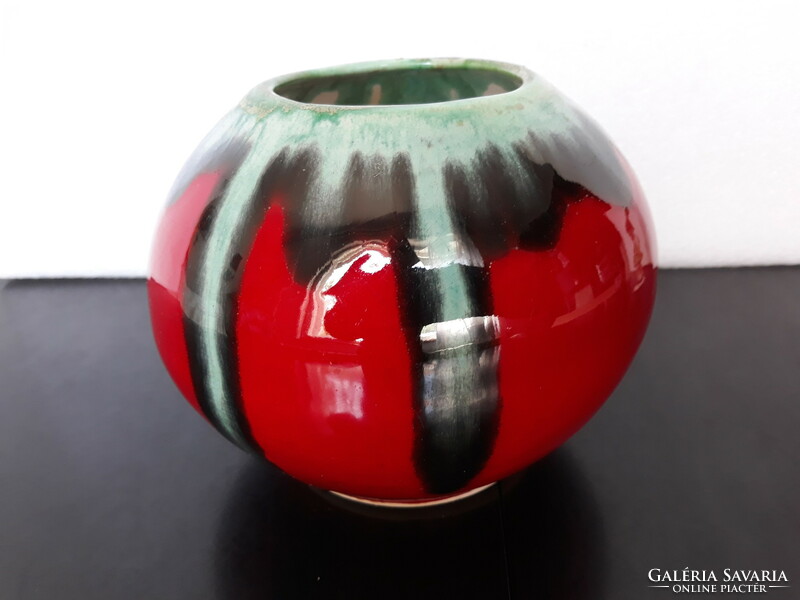 Retro applied art continuous glazed red ceramic spherical vase