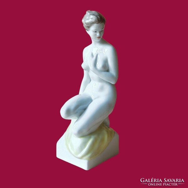 Höllóháza porcelain female nude figure