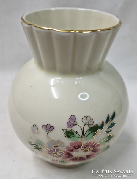 Zsolnay kézzel festett virágmintás galléros hibátlan állapotú gömb porcelán váza 12,5 cm.