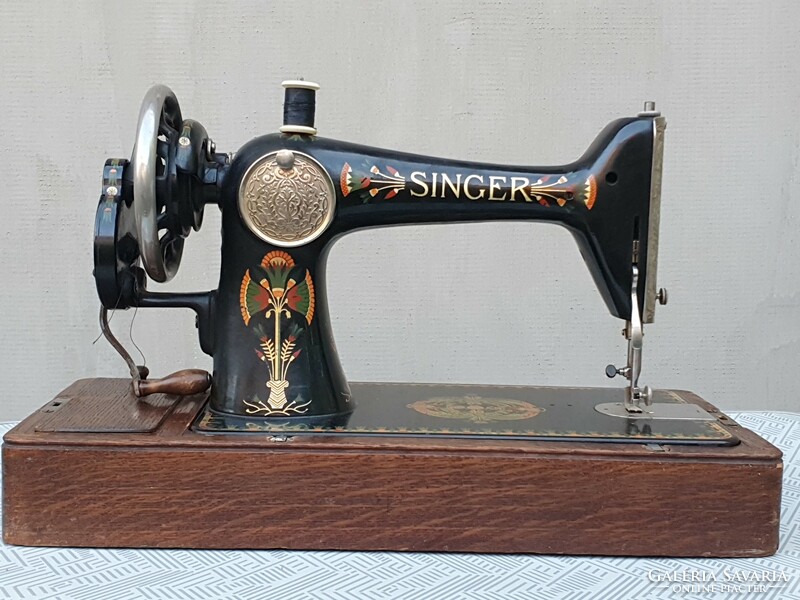 Singer antique sewing machine 1920