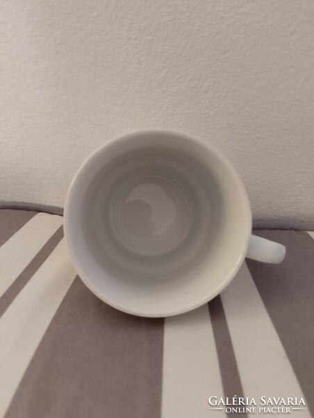 A rare lowland porcelain mug with a flower pattern