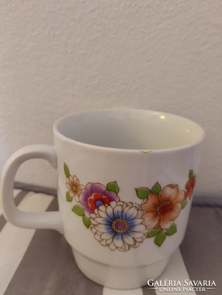 A rare lowland porcelain mug with a flower pattern