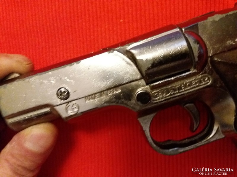 Old gonher Spanish metal revolver rose cartridge toy pistol in good condition as shown in the pictures