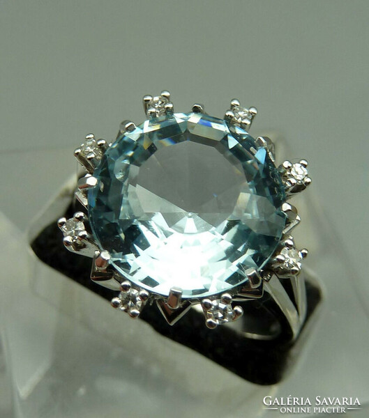 With aquamarine glasses 14 kr. Special gold ring. With certificate