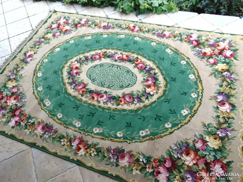Csodaszép rózsás szőnyeg
