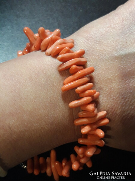 Coral bracelet with silver lock - 19.5 Cm