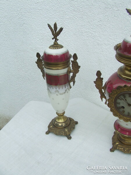 Urn clock