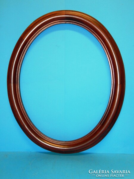 Polished oval quality frame with an external size of 60 x 50 cm