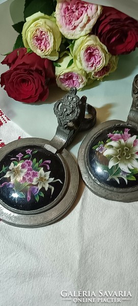 Jug cup tin lid with beautiful ceramic flower in decorative buckled condition