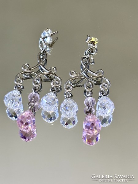 Gyönyörűséges ezüst fülbevaló pár, kristály díszítéssel