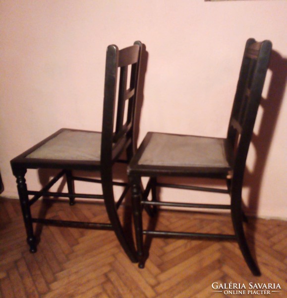 Antik székek, 2db.