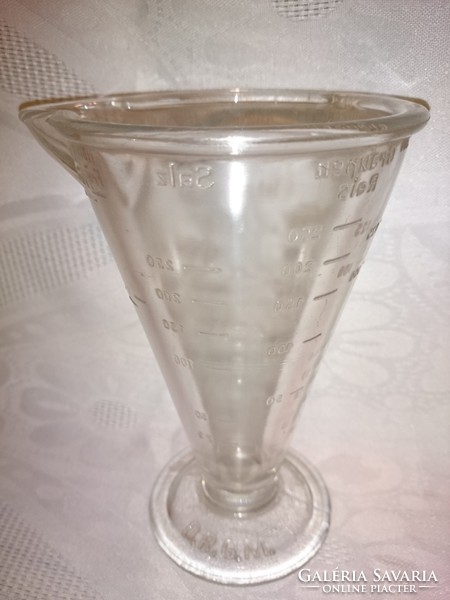 D.R.G.M. Thick-walled glass measuring vessel with a handle. Made of 195O