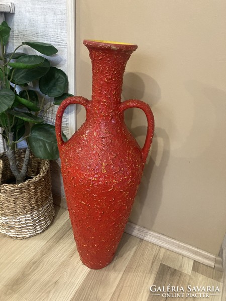 Guard floor vase