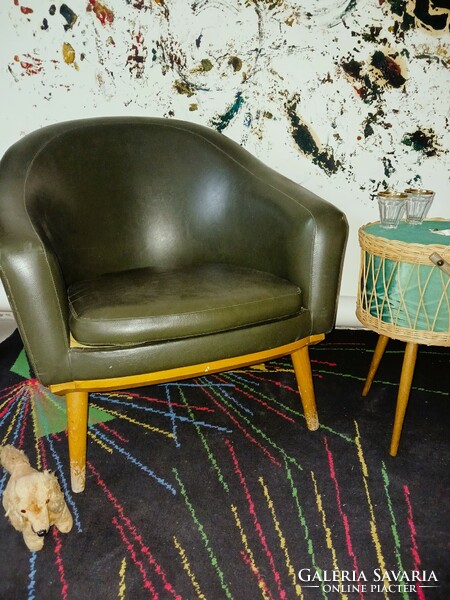 Retro design club chair poison green artificial leather