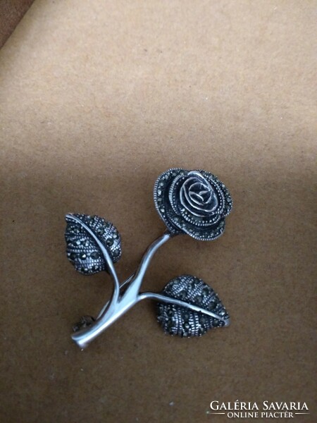 Antik ezüst markazitos rózsa bross