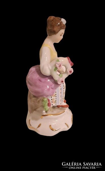 Female porcelain statue, figure nipp