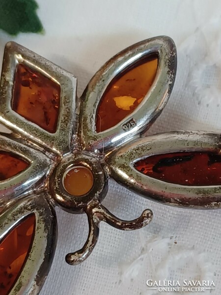 Vintage borostyán pillangó,  ezüst foglalatban