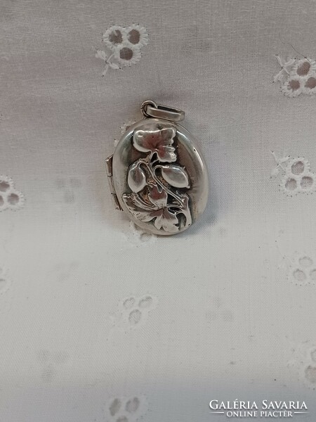 Openable silver pendant