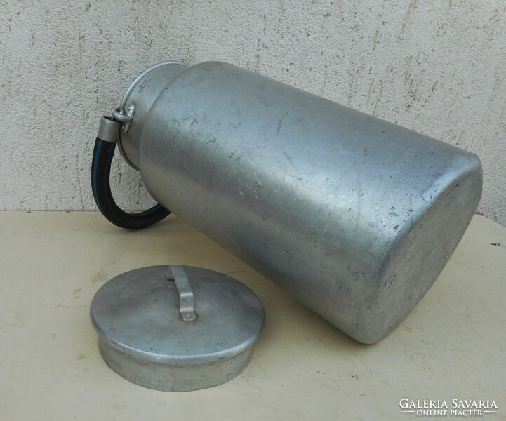 Large retro aluminum milk jug (ftm, mnosz)