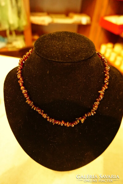 Garnet 40 cm necklace made of broken and polished semi-precious stones for sale.