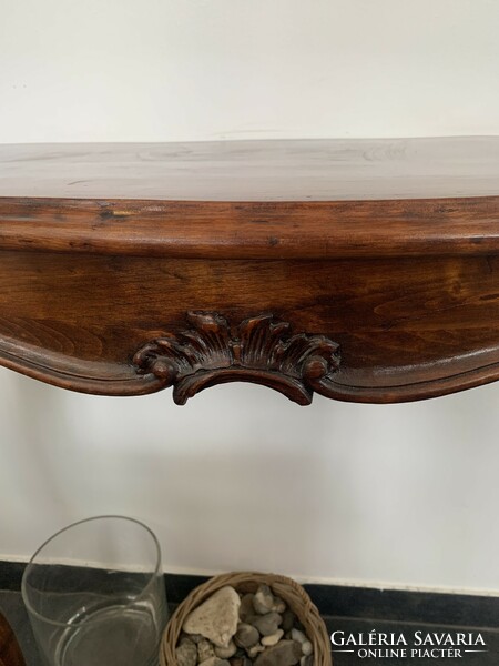 A beautiful wall-mounted two-legged console table!