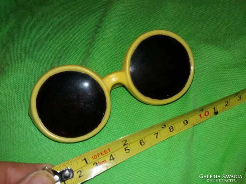 Régi trafikáru bazáráru plasztik JÁTÉK gyermek JOHN LENNON napszemüveg a képek szerint