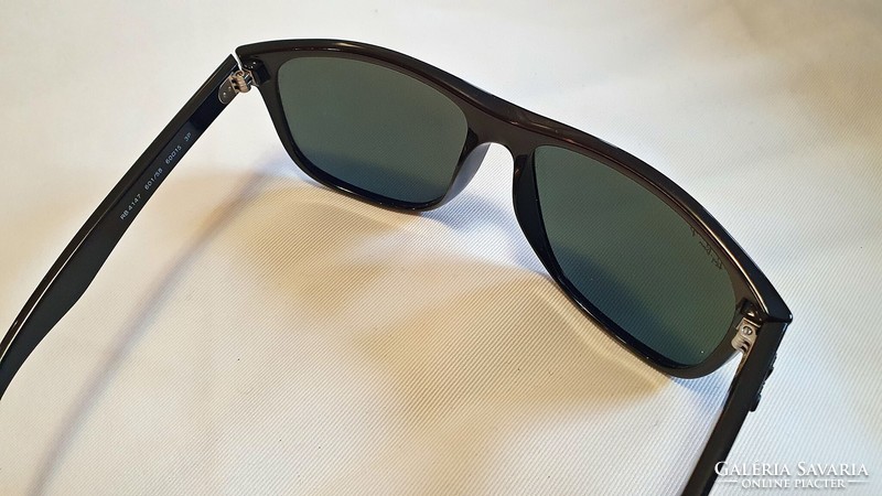 Ray-ban men's sunglasses. Rb4147 601/58 boyfriend black crystal green polarized sunglasses.