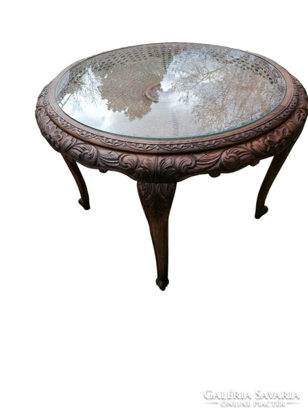 Baroque coffee table with glass top