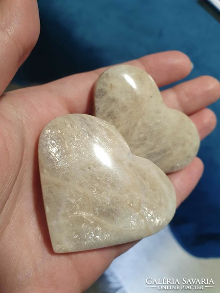 Original prestigious top quality Ceylon moonstone polished heart! 100 gr