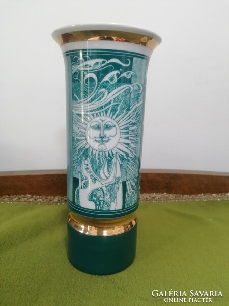 Szász Endre zöld színű Hollóházi porcelán váza 20 cm